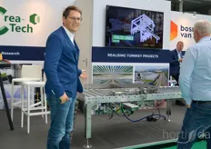Wouter Verhoef shows the brand new Crea-Spacer of Crea-Tech. The first project with this innovation will be delivered next month by a herb grower in the United States.